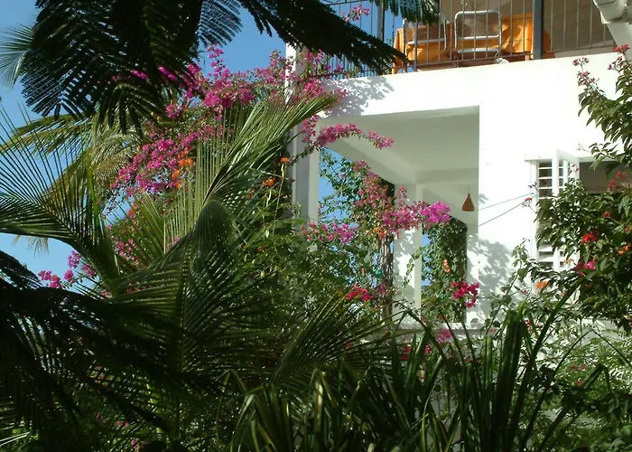 Green Roof Inn